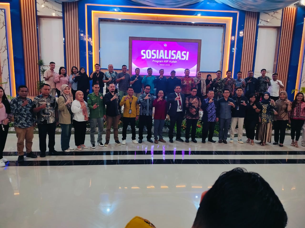 Mewakili Rektor Di Kegiatan Sosialisasi Program KIP Kuliah Tahun 2025 Yg Diselenggarakan Oleh L2DIKTI WIL XVI Bertempat Di Universitas Muhammadiyah Gorontalo.